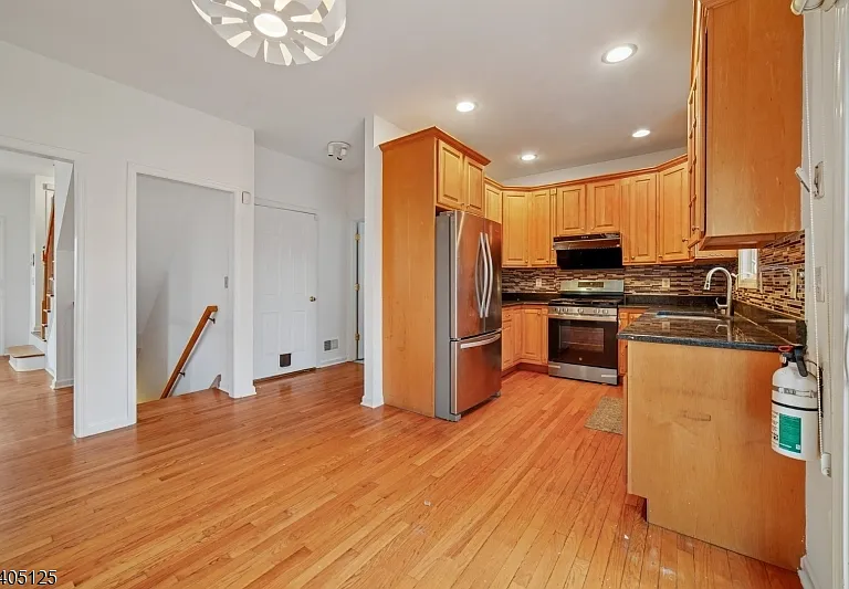 17 Grove St — Photo 8