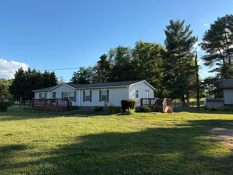 7157 Twin Acres Ln — Photo 2