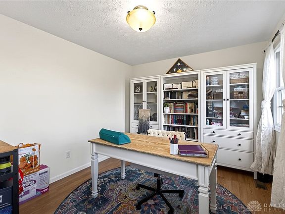 3rd image of 335 Willow Rd