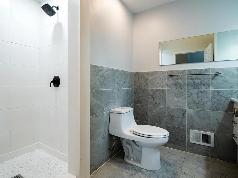 628 N 16th St #1 — Photo 11