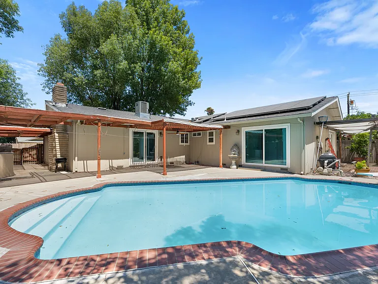 2226 Paloma Ave — Photo 17