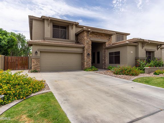 3rd image of 1907 E Carob Dr