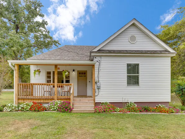 406 E 16th St, Chickamauga, GA 30707