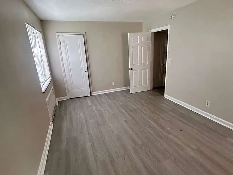 2334 Kemper Ln #7 — Photo 2
