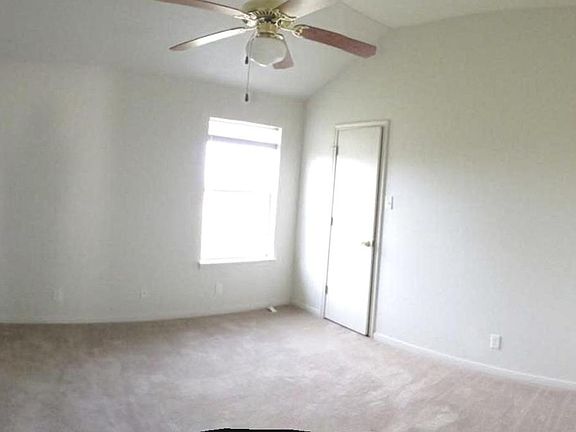 5th image of 2105 Schorn Dr