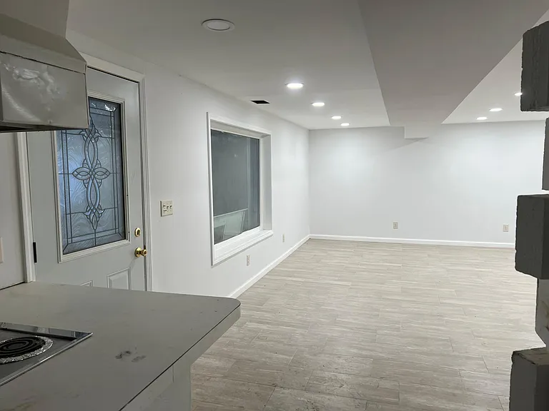 4721 E Hillcrest Dr — Photo 3
