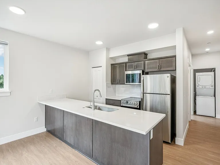 107th Street Apartments — Photo 8