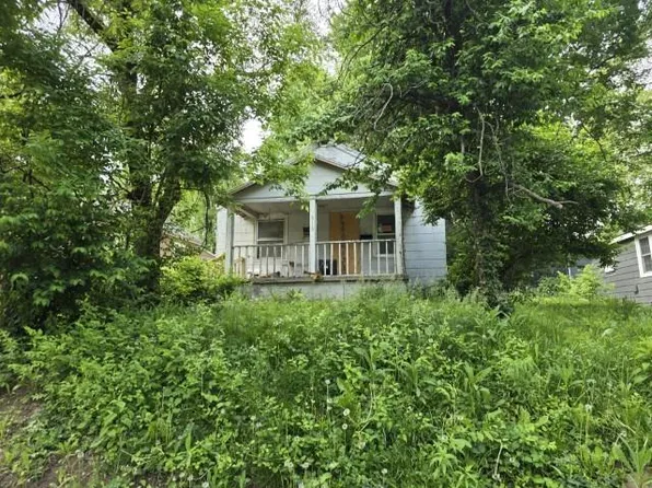 8715 E Roberts St, Independence, MO 64053