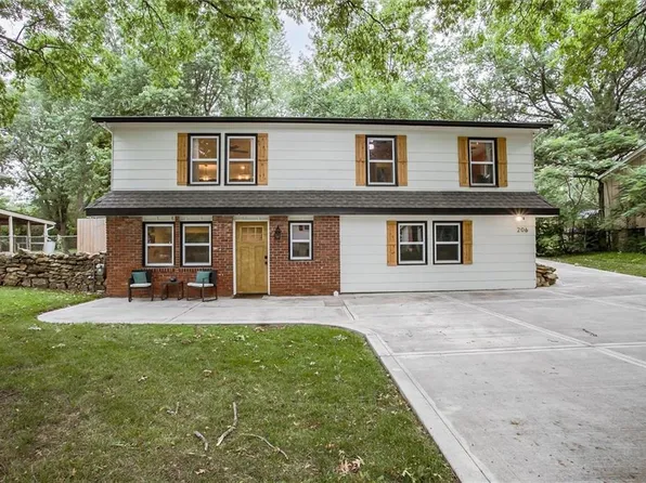 206 SE Brentwood Dr, Lees Summit, MO 64063