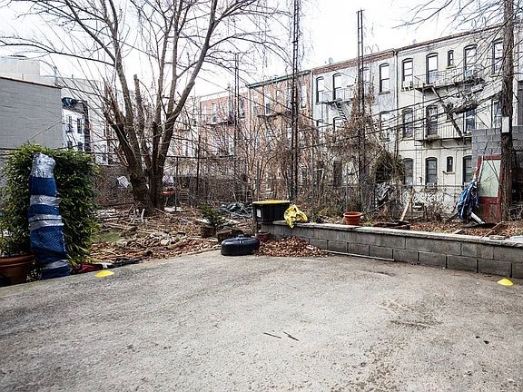 5th image of 279 Menahan St #1