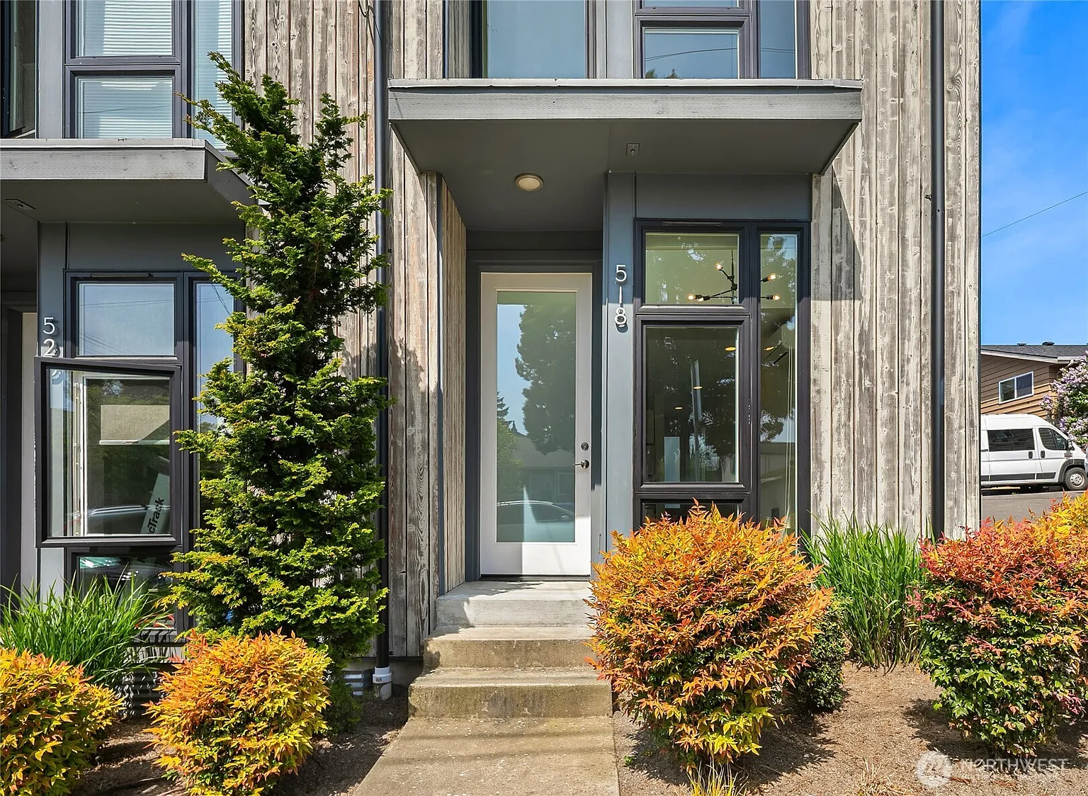 518 NW Bright Street photo 1