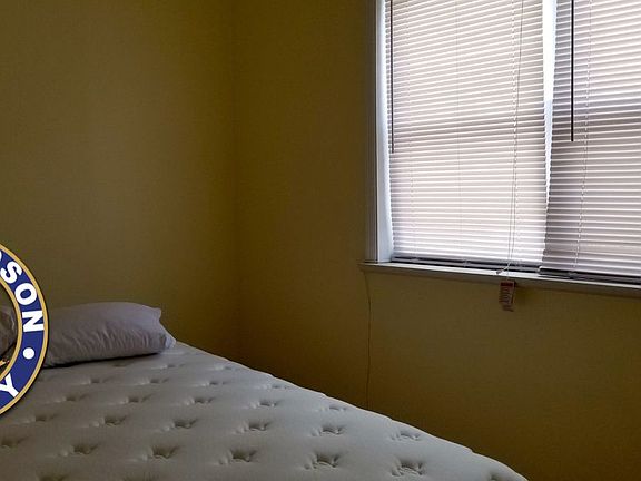 4th image of 1016 34th Ave #2R