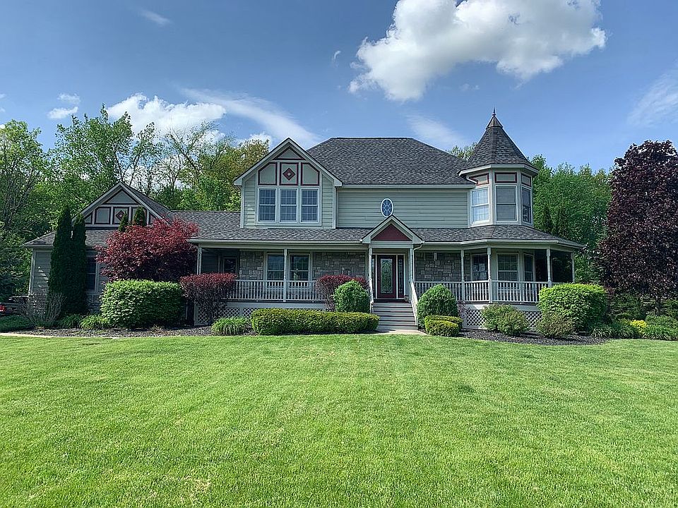 4 bed/3.5 bath on 2.98 Acres