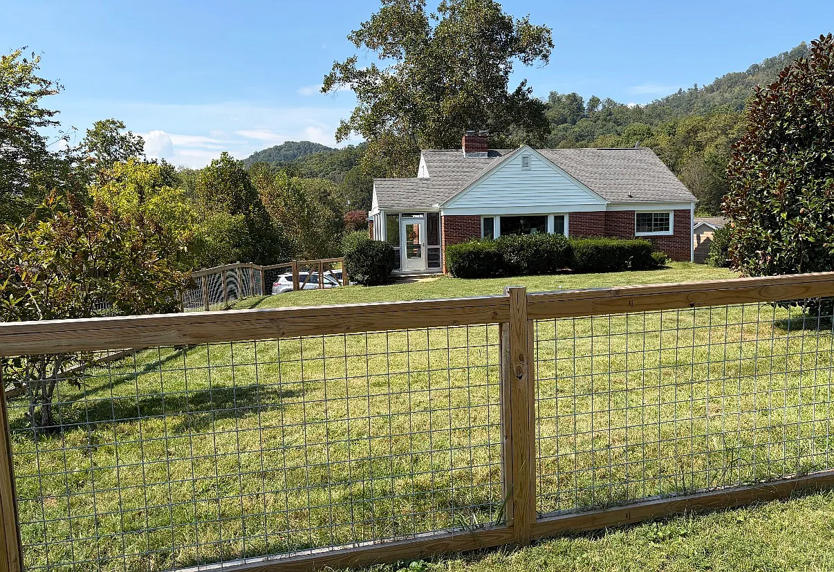 404 Old Haw Creek Rd — Photo 1
