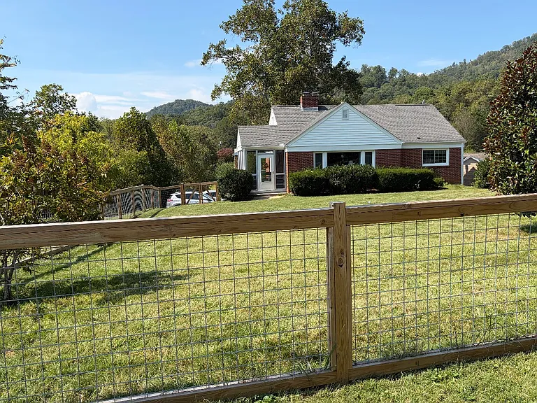 404 Old Haw Creek Rd — Photo 1