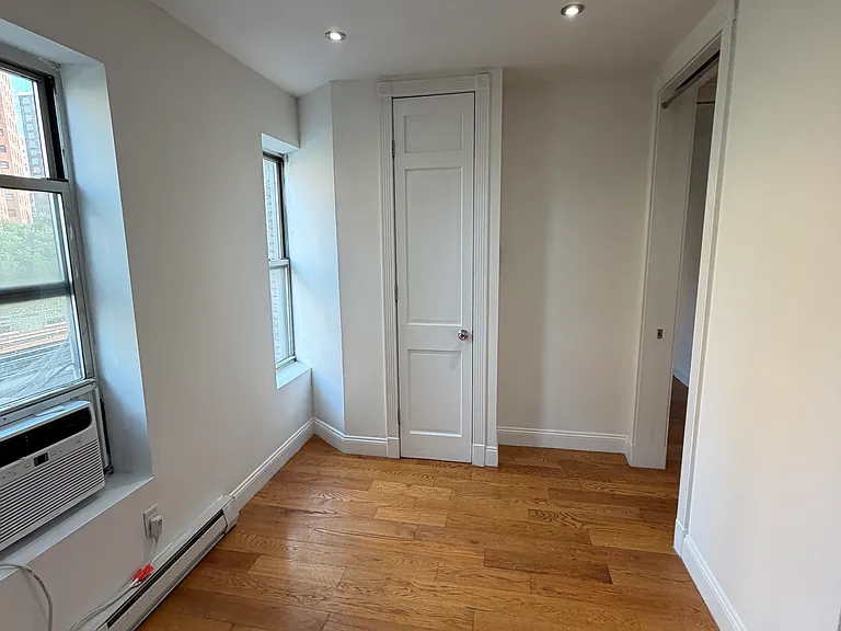 3155 Broadway #19 — Photo 9
