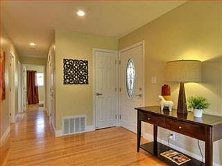 3rd image of 902 W Cardinal Dr
