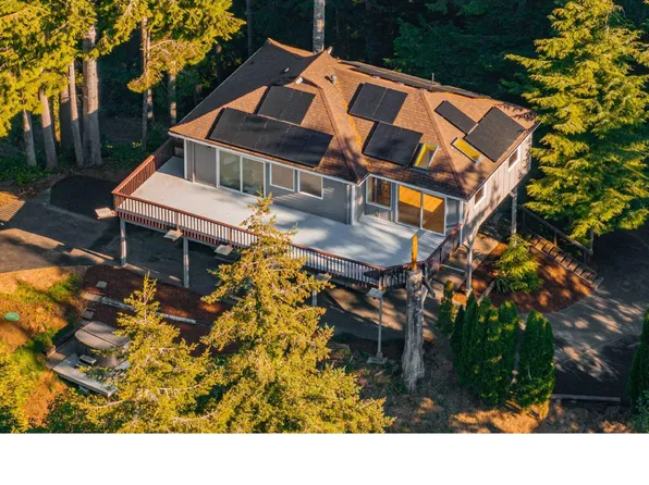 1820 NE West Devils Lake Rd, Lincoln City, OR 97367