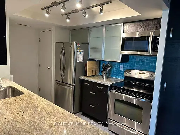 1001 Bay St #919 — Photo 5