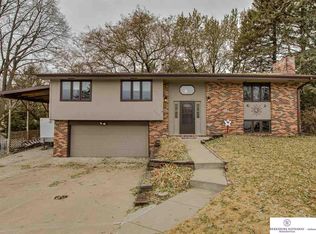 9729 Ogden Cir, Omaha, NE 68134