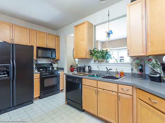 4th image of 1827 S Mark Ln #1827
