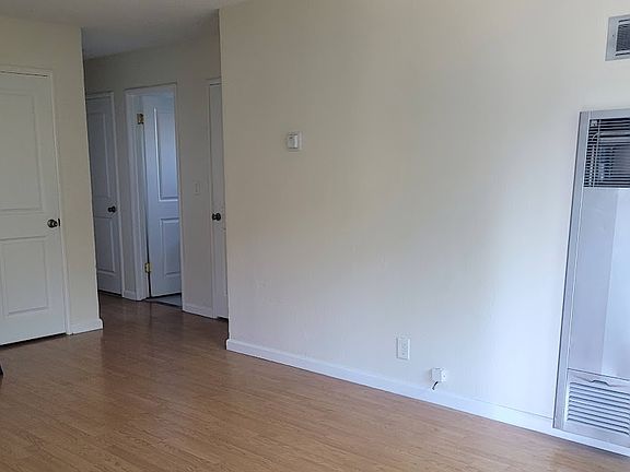 5th image of 995 Helen Ave #1
