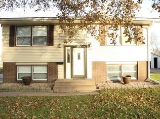 4714 47th St, Moline, IL 61265