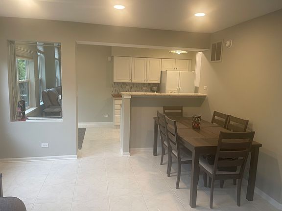 5th image of 329 S Jewel Ct