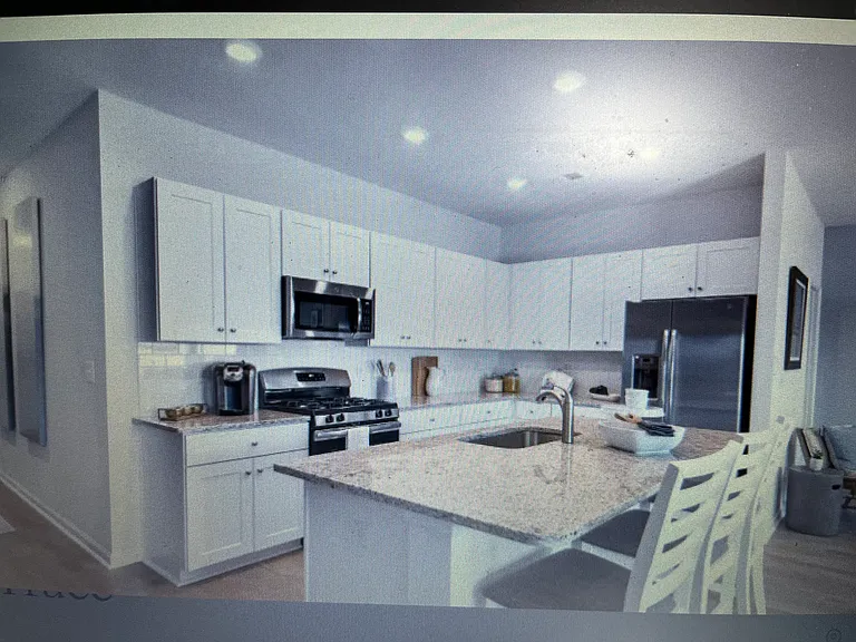 1030 Harbor Dr — Photo 3