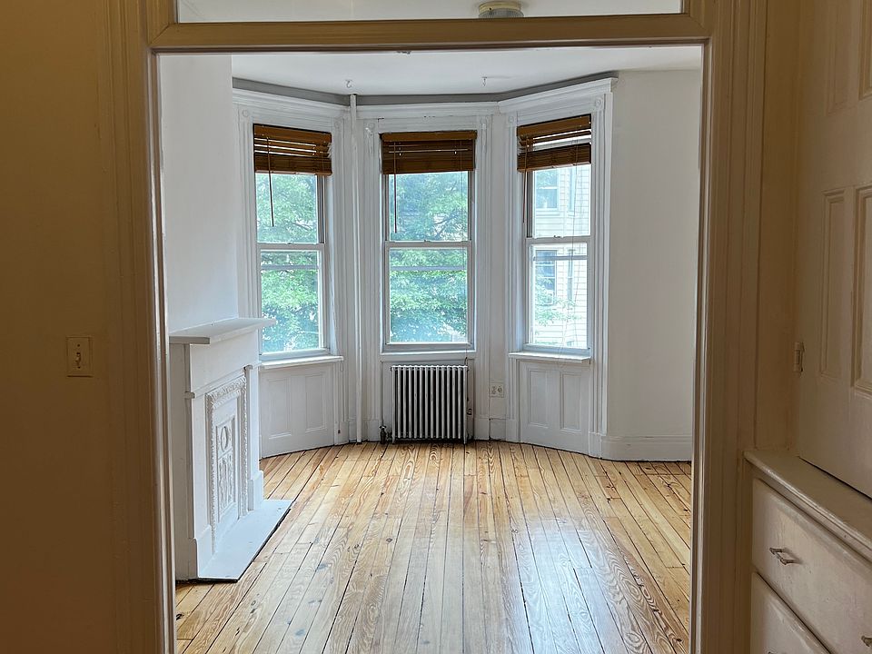 1st image of 174 Russell St APT 2R