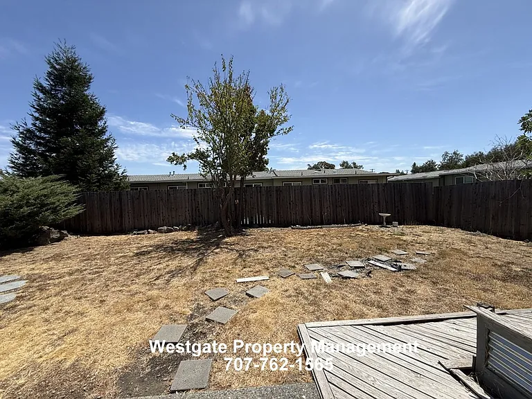 327 Bassett St #C — Photo 2