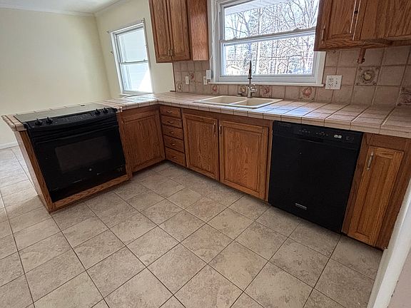 4th image of 223 Daniel Dr