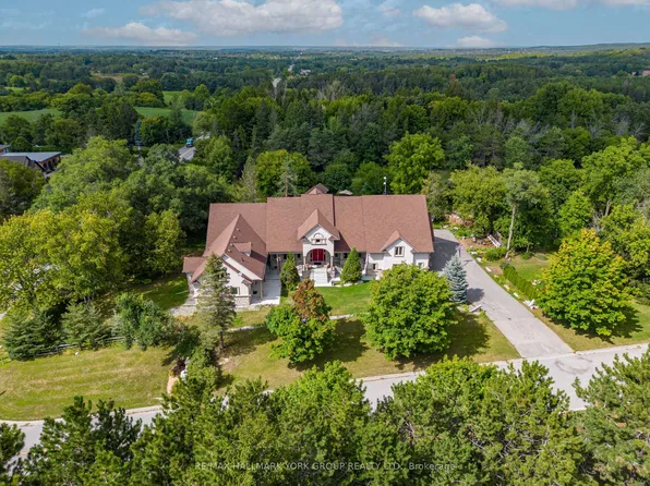 2 Kingswood Dr, King, ON L7B 1K8