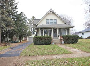 130 Lincoln Ave, Mukwonago, WI
