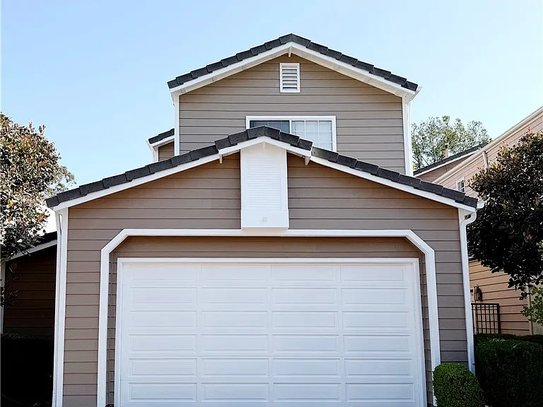 2600 Woodbury Dr — Photo 1