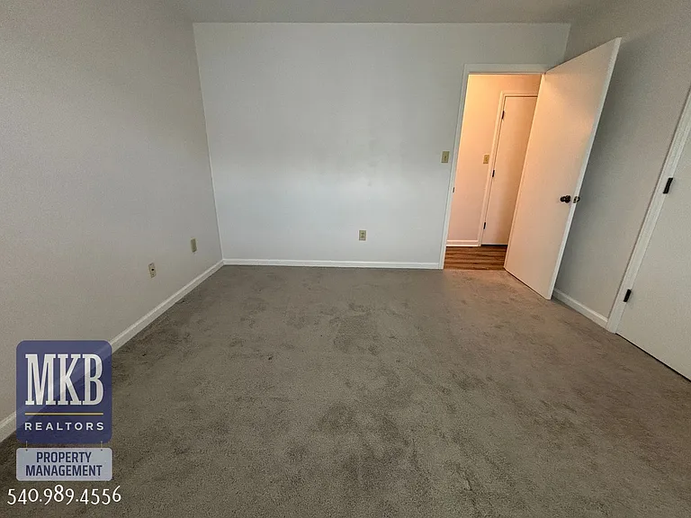 2527 Gatehouse Ln — Photo 23