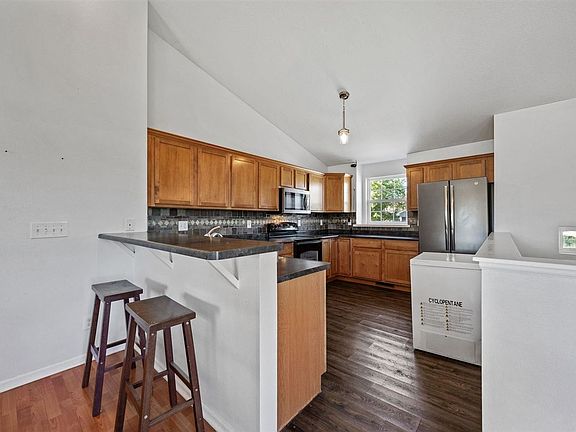 5th image of 1470 Sadler Dr
