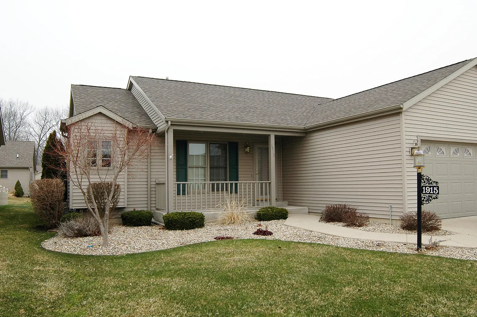 1915 Tea Rose Ln photo 1