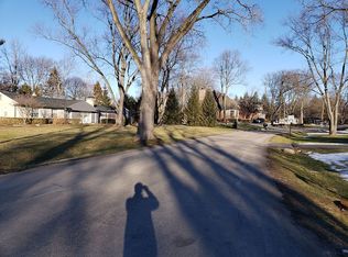 4896 Loch Lomond Dr, Bloomfield Hills, MI 48301