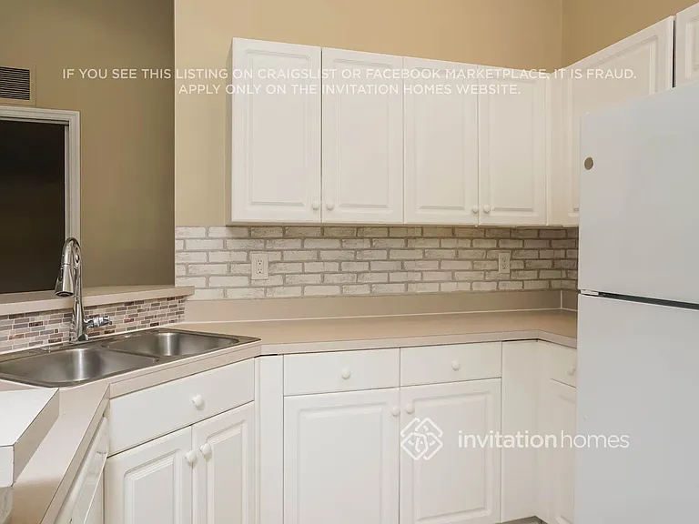1823 Sadnet Ln — Photo 7