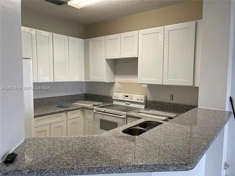 321 SW 120th Ave #Townhouse 321