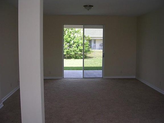 3rd image of 479 SW Paar Dr