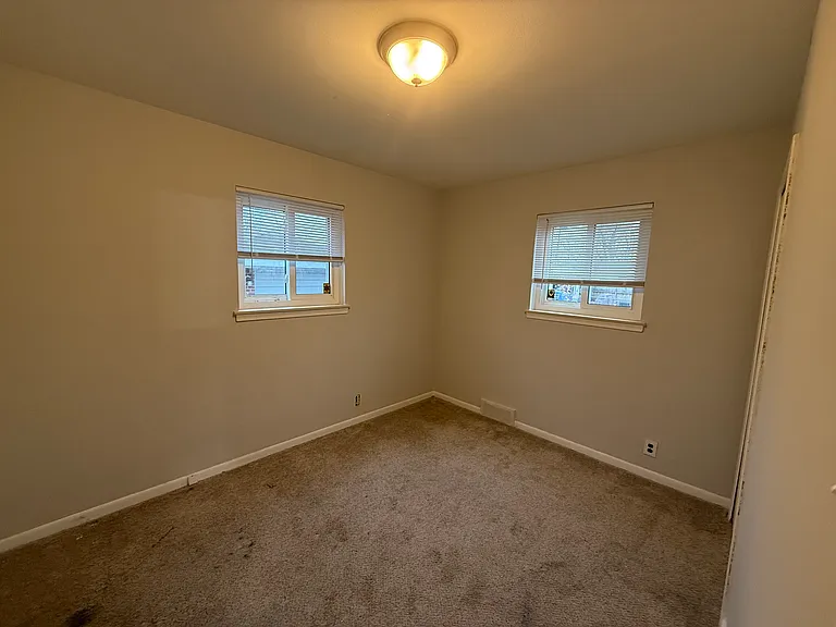 24331 Currier St — Photo 9