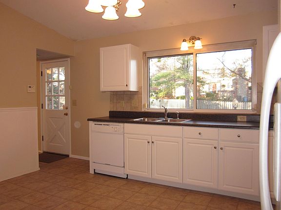 4th image of 848 Claymont Dr