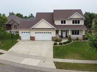 6434 Summit Pointe Rd NW, Rochester, MN 55901