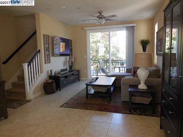 2nd image of 118 Selby Ln Unit 13