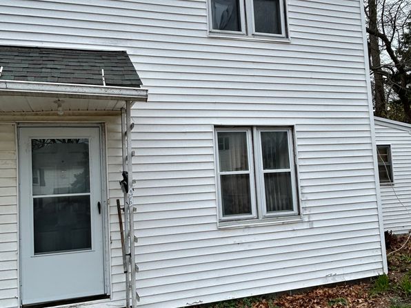 83 Pearl Harbor Cir, Bridgeport, CT 06610