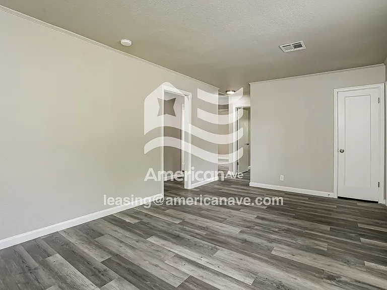 1583630_004_living_room_12805114.jpg