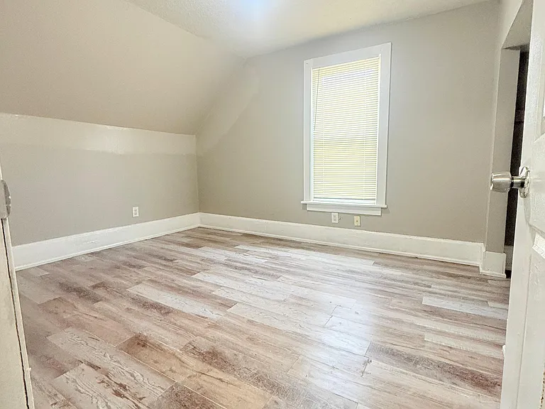 4417 Aldrich Ave N — Photo 2