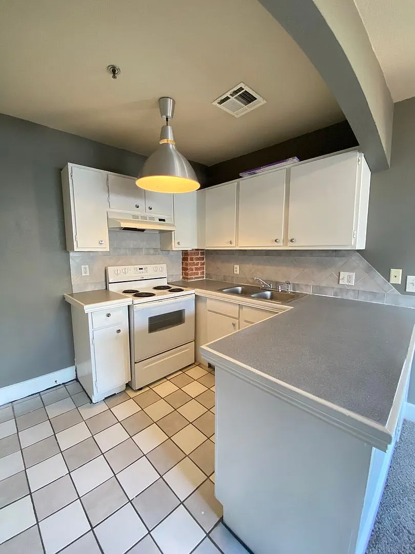 1 bed 1 bath in Paseo District — Photo 1